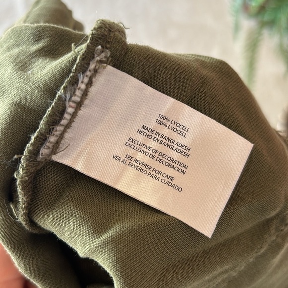 Brand New Gap Set of 2 Lyocell Pull-On Drawstring Shorts Casual Red & Green - Picture 13 of 14